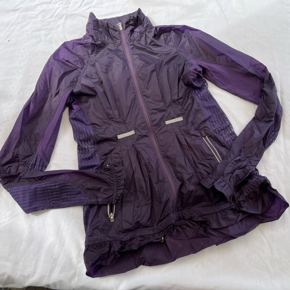 Lululemon size 6 purple zip up jacket in excellent condition - Picture 1 of 9